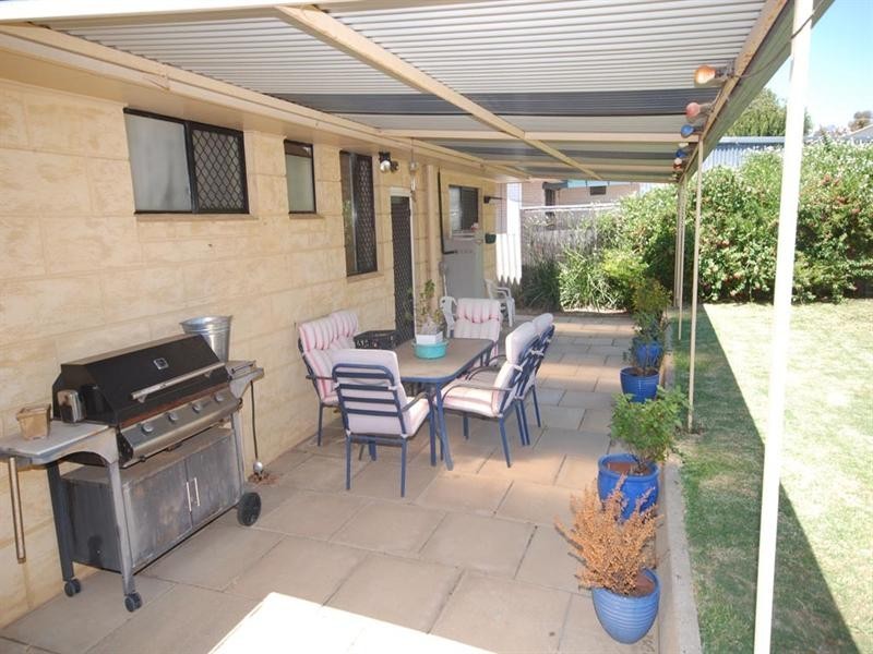 2 Sydney Hall Way, Narrogin WA 6312