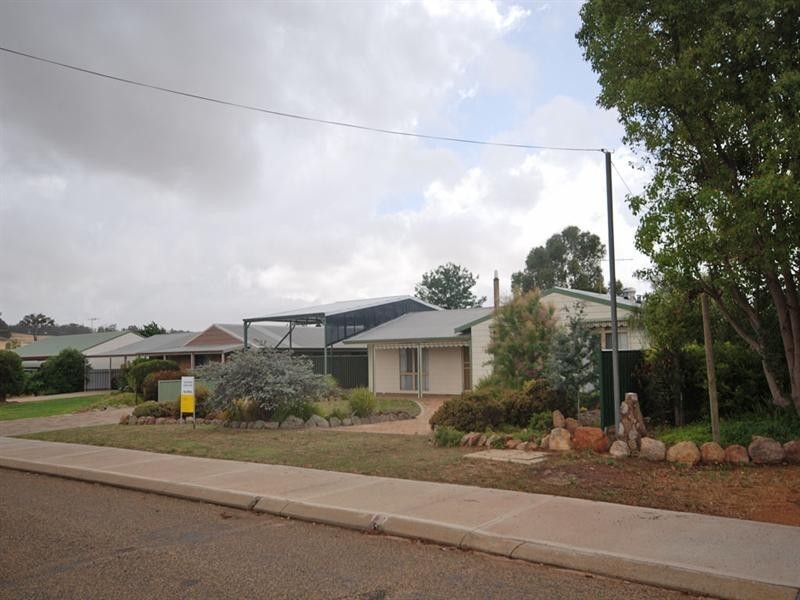 16 Fry Street, Williams WA 6391