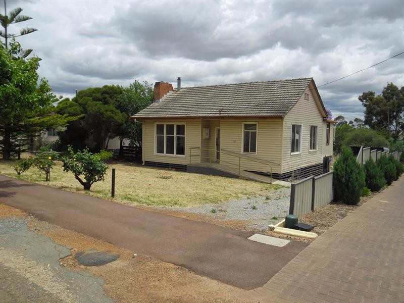 115 DONEY Street, Narrogin WA 6312