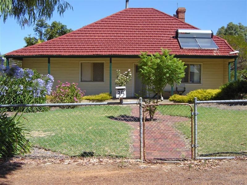 35 Furnival Street, Narrogin WA 6312