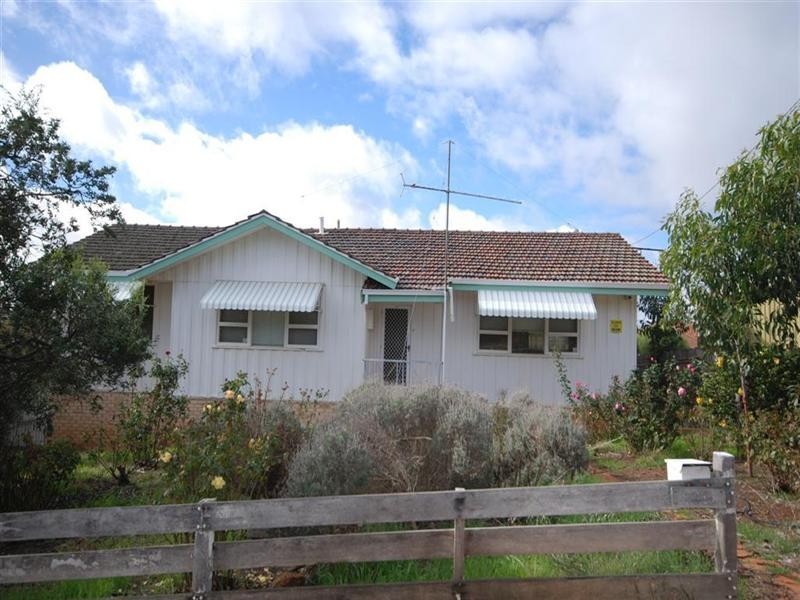 147-149 Narrakine Road, Narrogin WA 6312