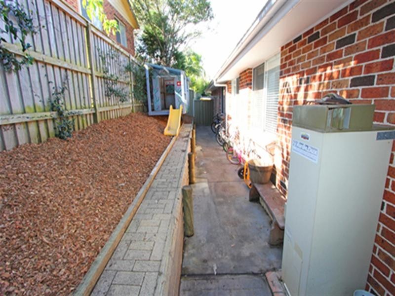 12B Judy Anne Close, Green Point NSW 2251