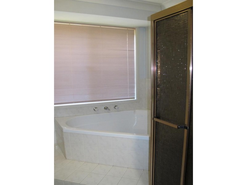 7 Lauren Close, Green Point NSW 2251