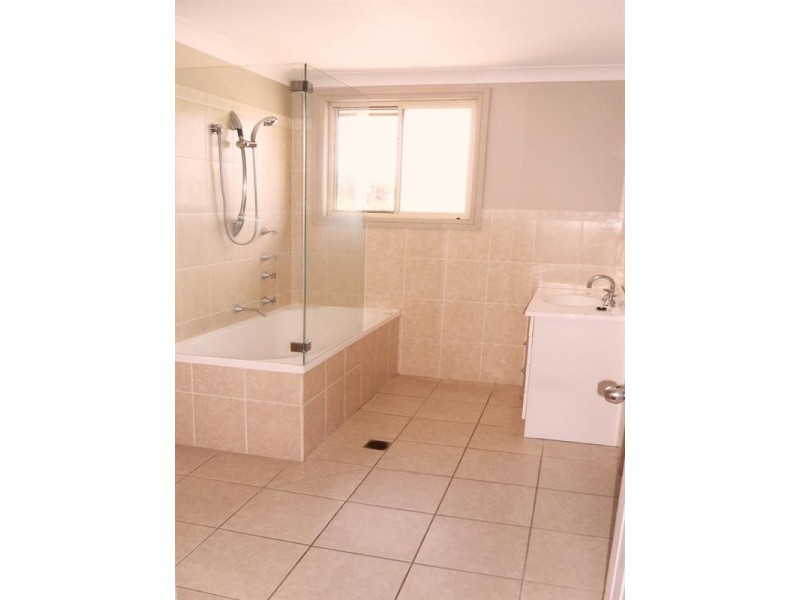 1/10 Avoca Drive, Kincumber NSW 2251