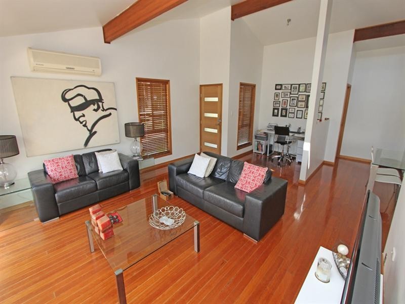 8 Milpera Road, Green Point NSW 2251