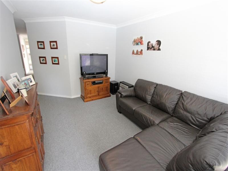 12B Judy Anne Close, Green Point NSW 2251