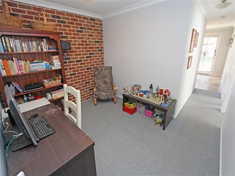 12B Judy Anne Close, Green Point NSW 2251