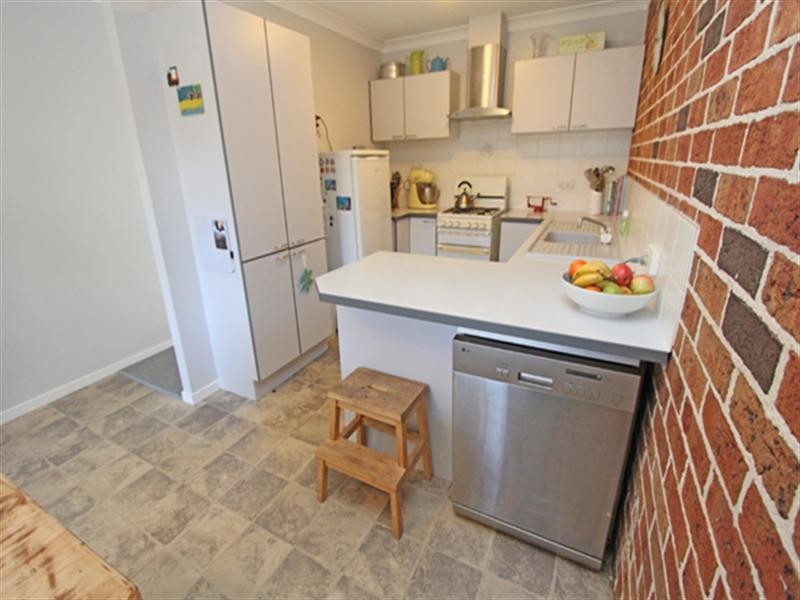 12B Judy Anne Close, Green Point NSW 2251