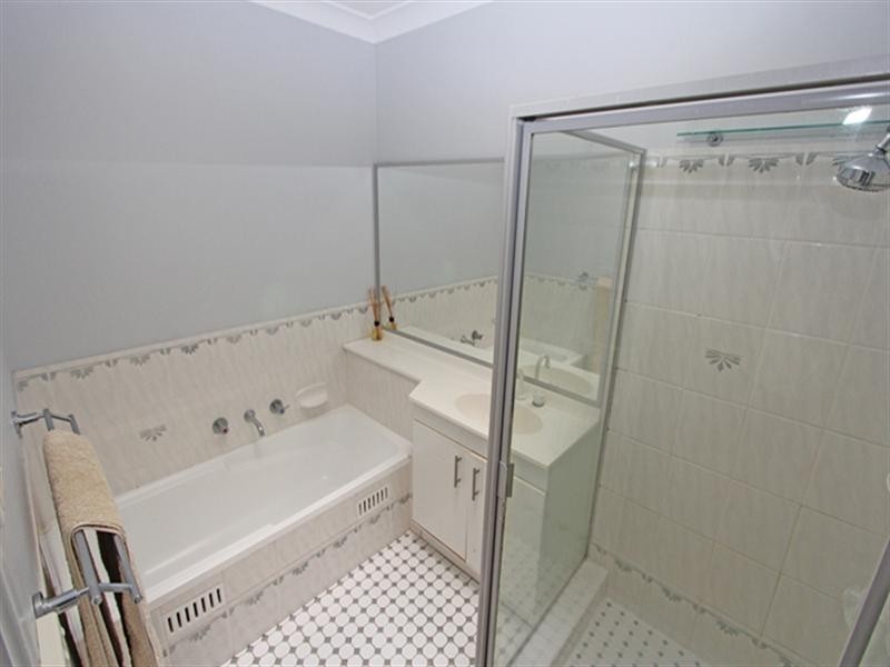 12B Judy Anne Close, Green Point NSW 2251