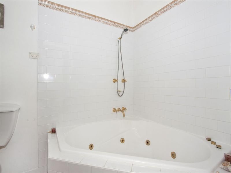 6 Lexington Parade, Green Point NSW 2251