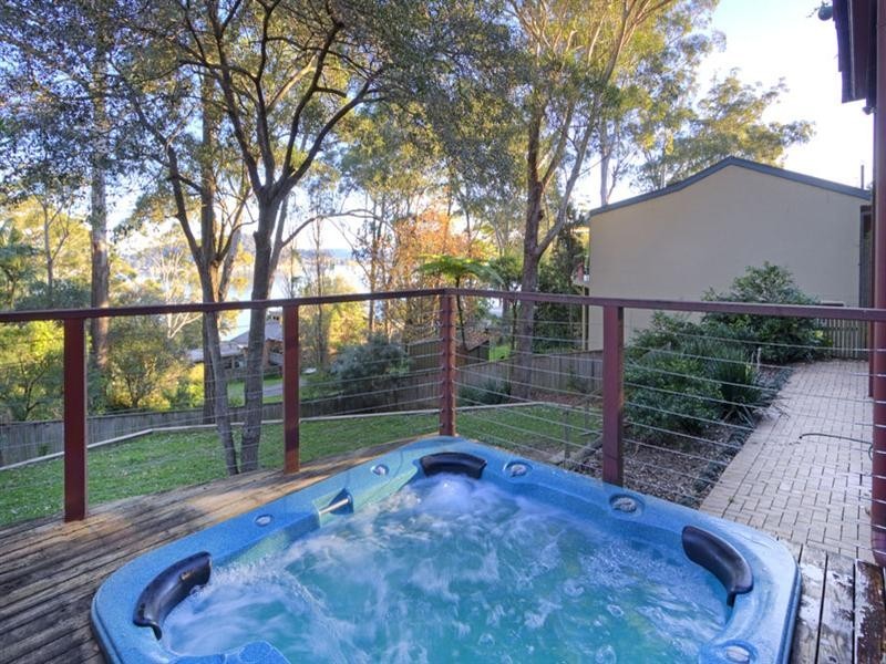 6 Lexington Parade, Green Point NSW 2251