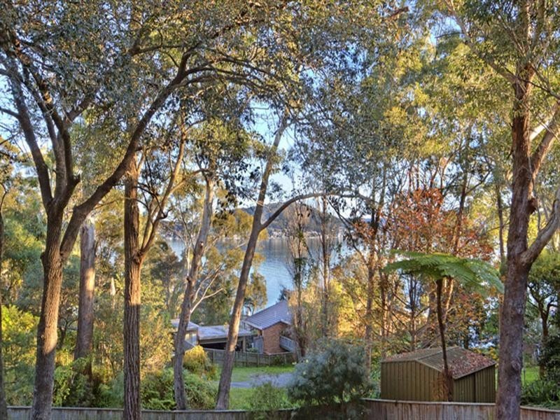 6 Lexington Parade, Green Point NSW 2251