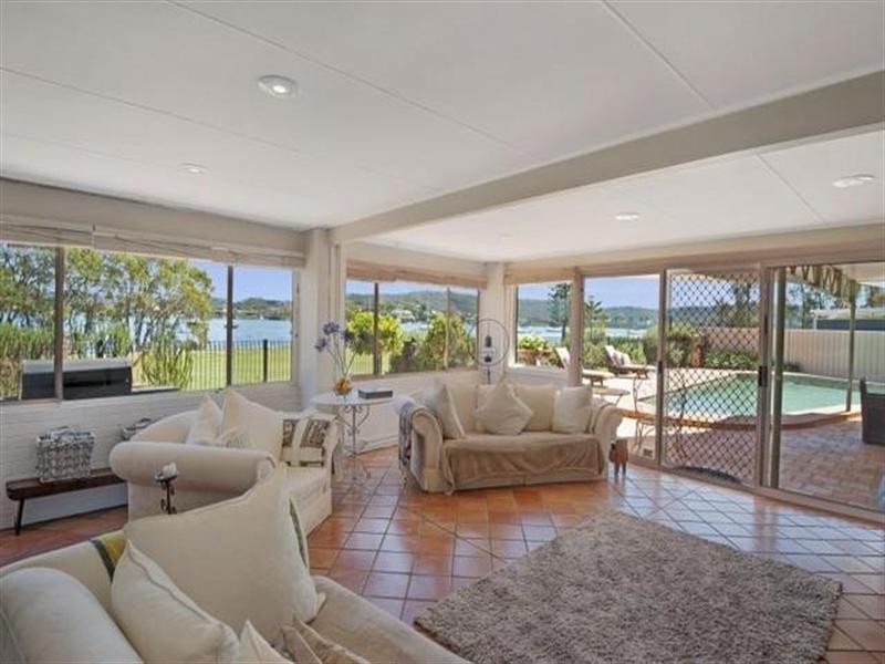 9 Bayside Drive, Green Point NSW 2251