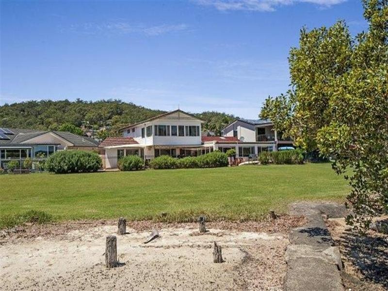 9 Bayside Drive, Green Point NSW 2251