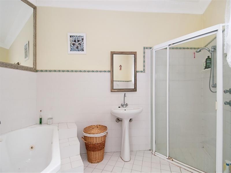 295 Avoca Drive, Green Point NSW 2251