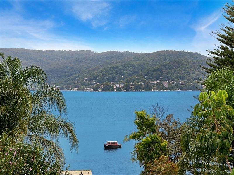 295 Avoca Drive, Green Point NSW 2251