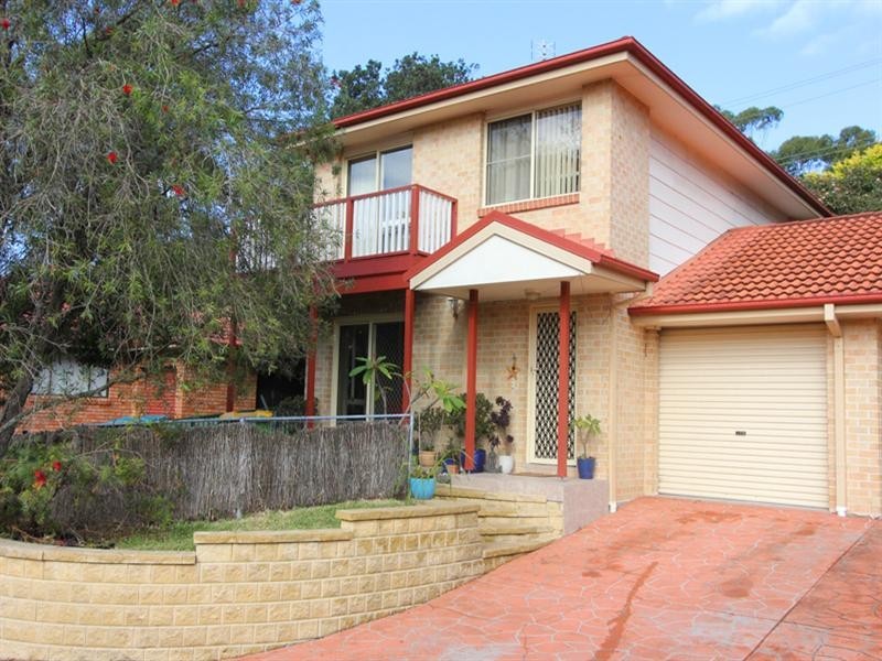 4 Madison Place, Berkeley Vale NSW 2261
