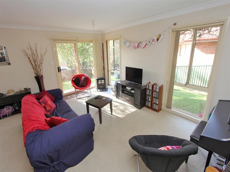 4 Madison Place, Berkeley Vale NSW 2261