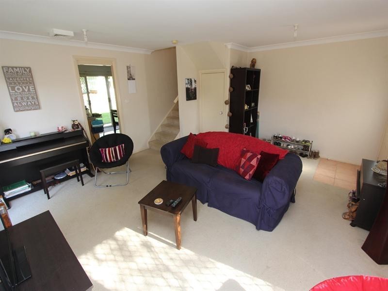 4 Madison Place, Berkeley Vale NSW 2261