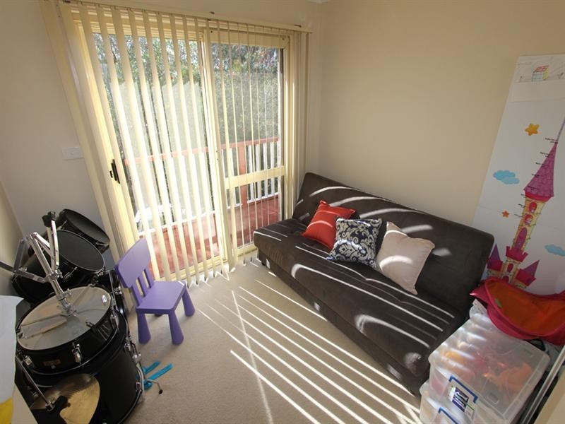 4 Madison Place, Berkeley Vale NSW 2261