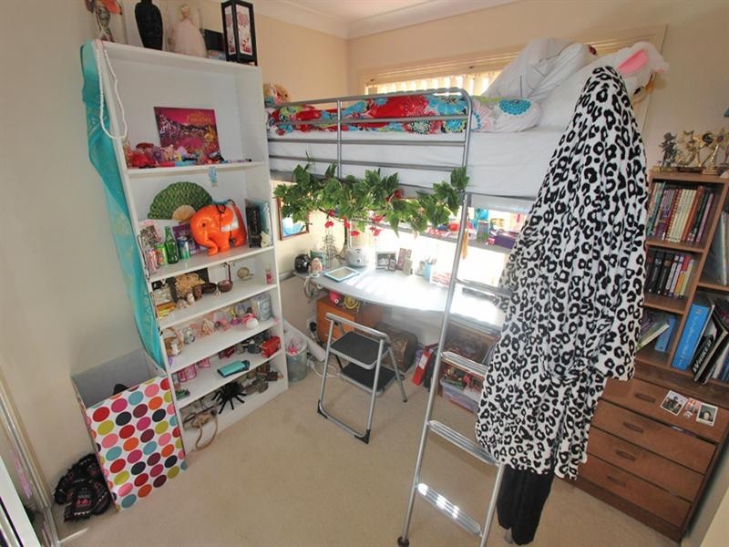 4 Madison Place, Berkeley Vale NSW 2261