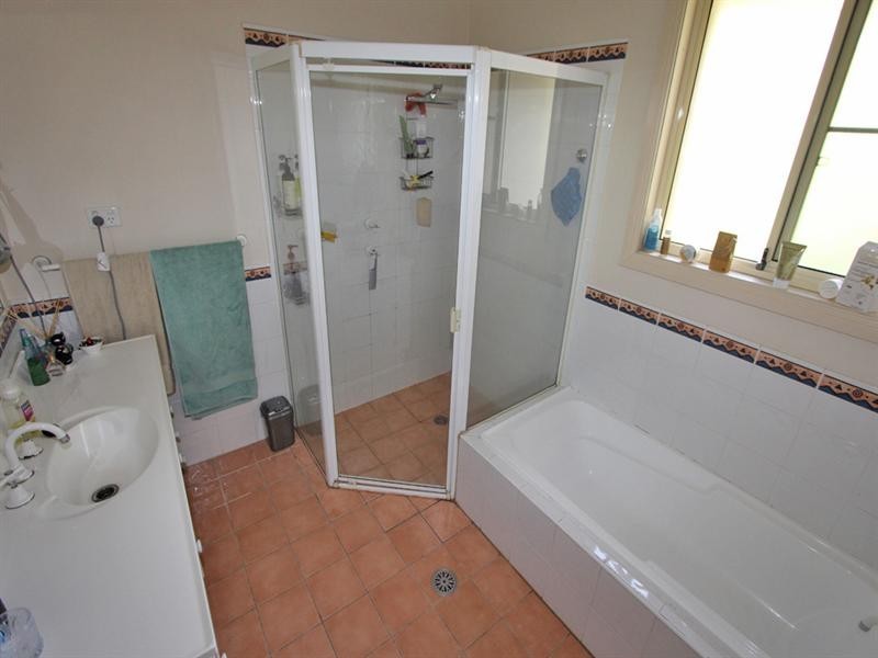 4 Madison Place, Berkeley Vale NSW 2261