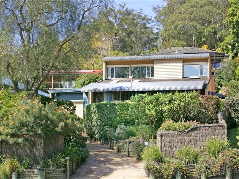 296 Avoca Drive, Green Point NSW 2251