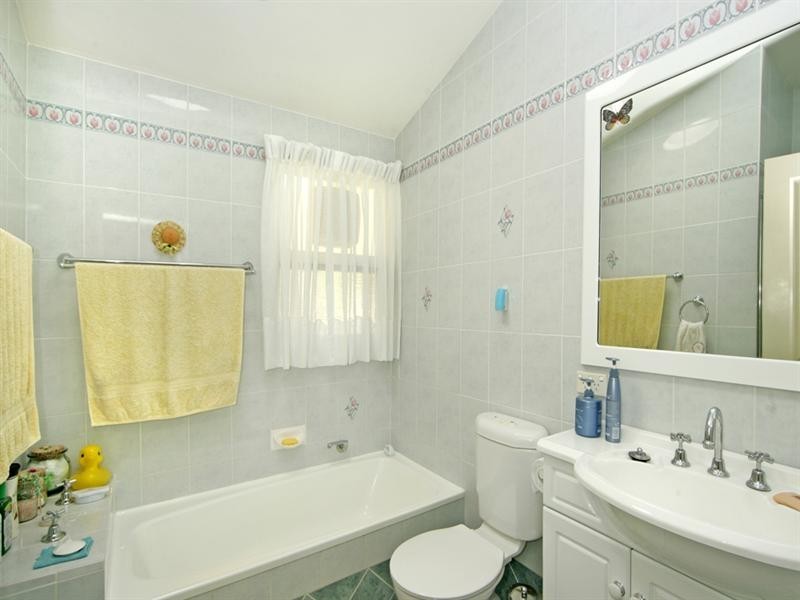 296 Avoca Drive, Green Point NSW 2251