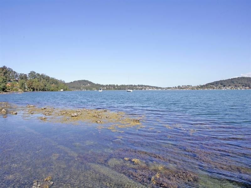 296 Avoca Drive, Green Point NSW 2251