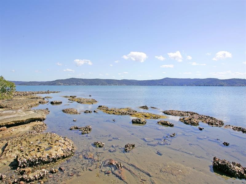 296 Avoca Drive, Green Point NSW 2251