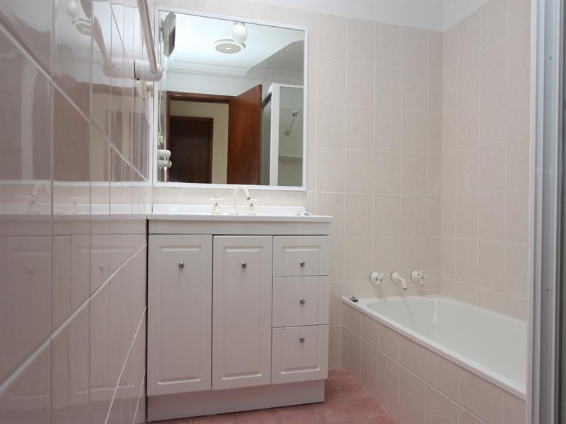 2/208 Avoca Drive, Green Point NSW 2251