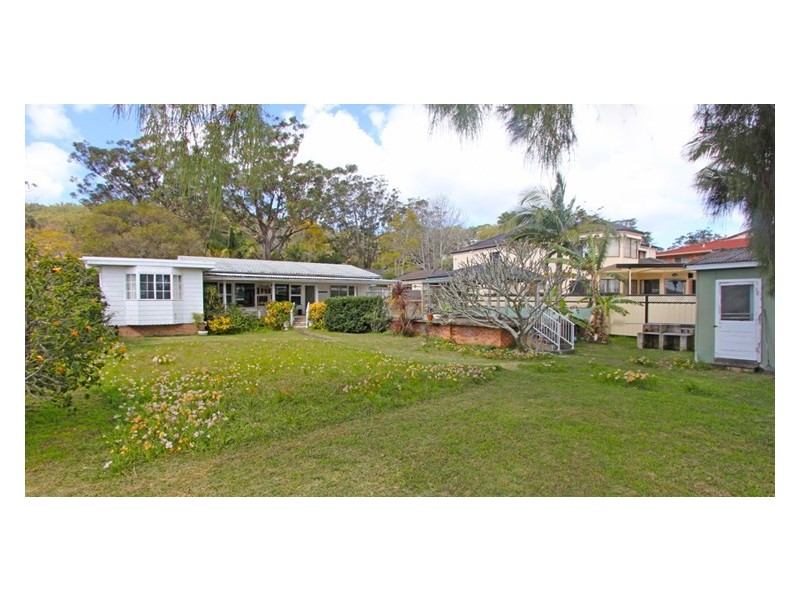 263 Avoca Drive, Green Point NSW 2251