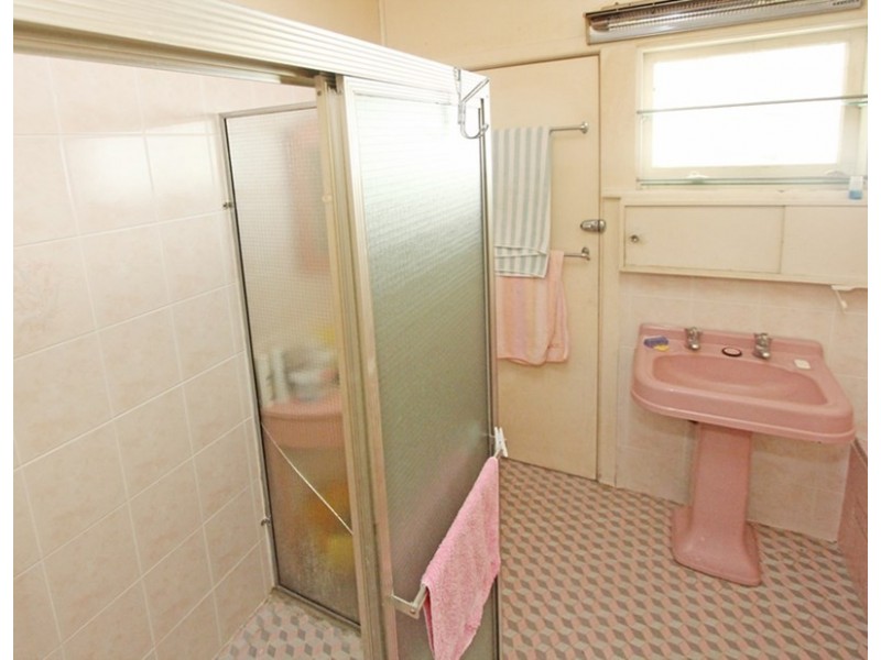 263 Avoca Drive, Green Point NSW 2251