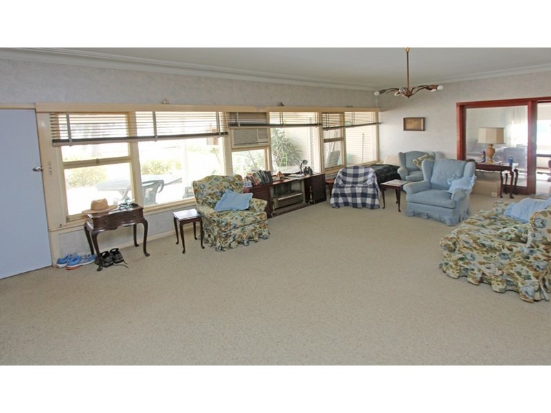 263 Avoca Drive, Green Point NSW 2251