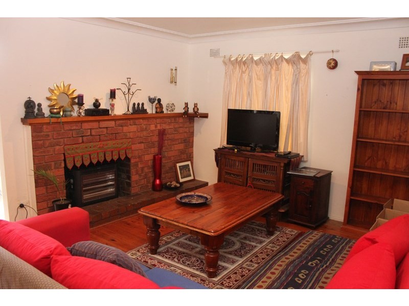 11 Orana Street, Green Point NSW 2251