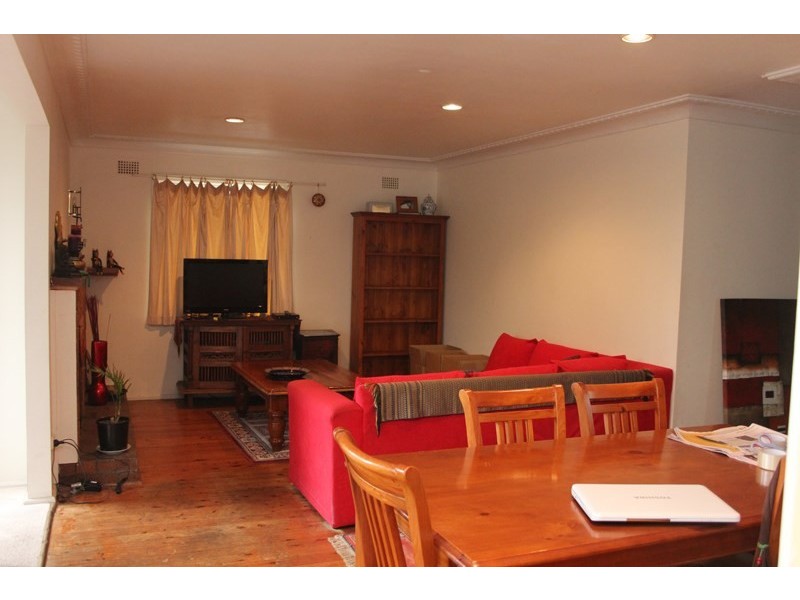 11 Orana Street, Green Point NSW 2251