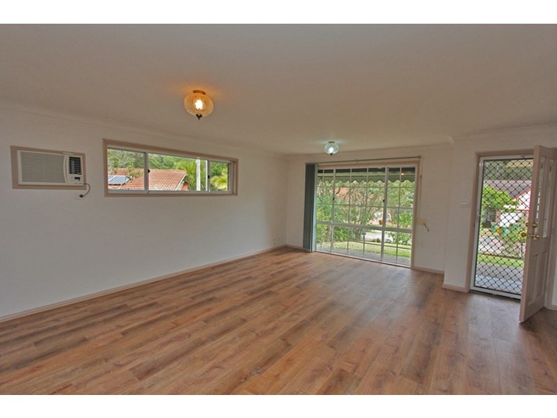 2/11 Lauren Close, Green Point NSW 2251