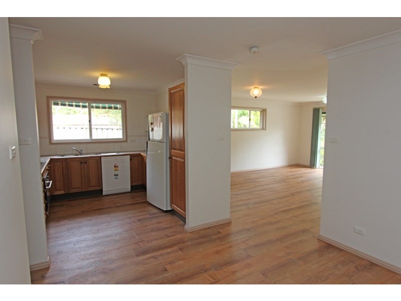 2/11 Lauren Close, Green Point NSW 2251