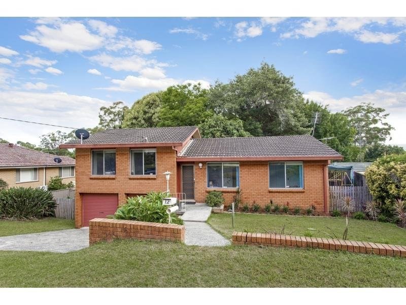 12 Grace Avenue, Point Clare NSW 2250