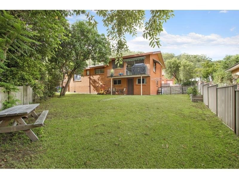 12 Grace Avenue, Point Clare NSW 2250