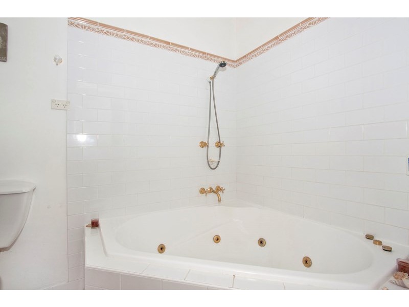 6 Lexington Parade, Green Point NSW 2251