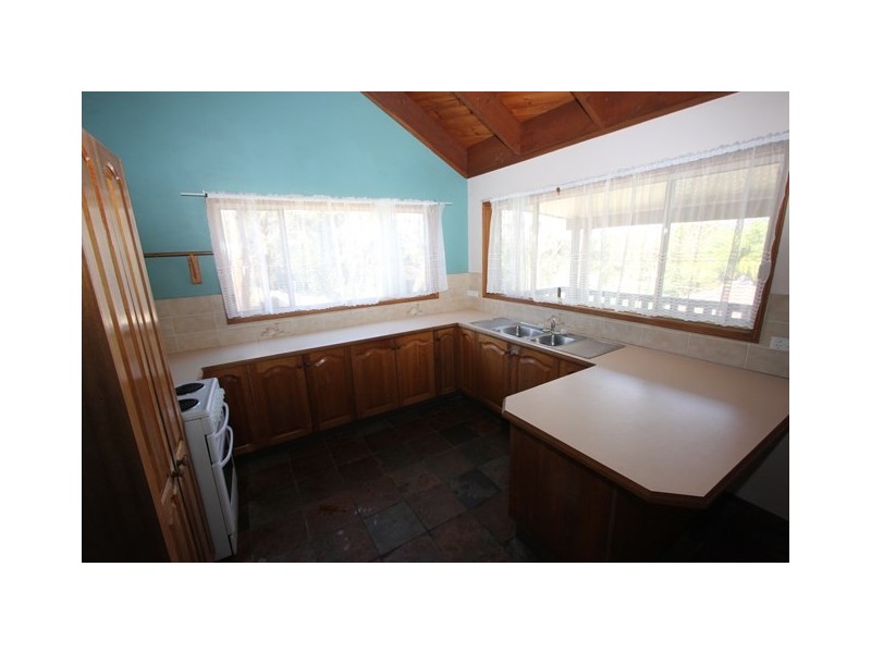 11 Pamela Close, Green Point NSW 2251