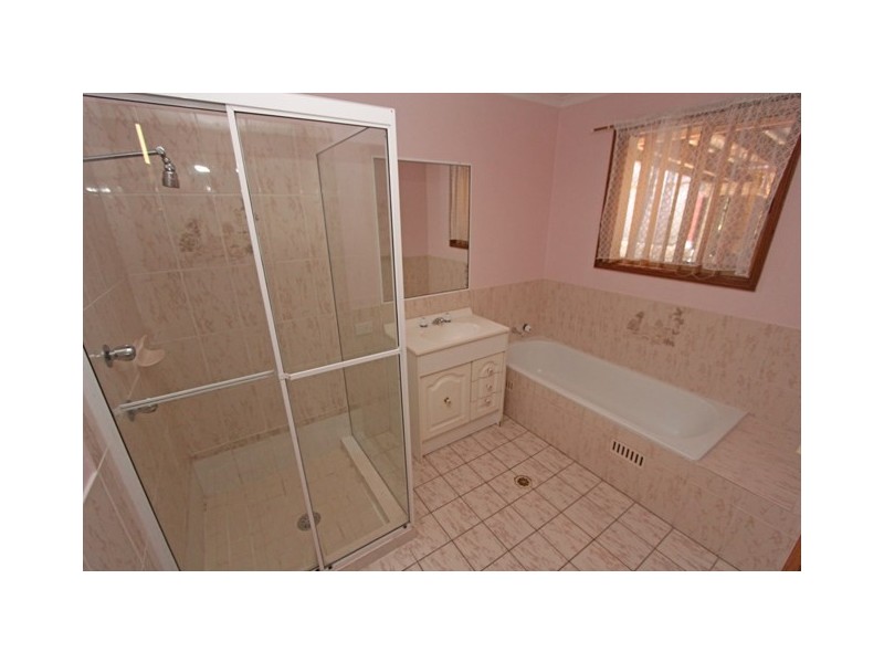 11 Pamela Close, Green Point NSW 2251