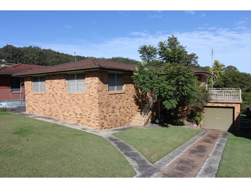 17 Berry Avenue, Green Point NSW 2251