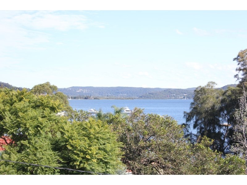 17 Berry Avenue, Green Point NSW 2251