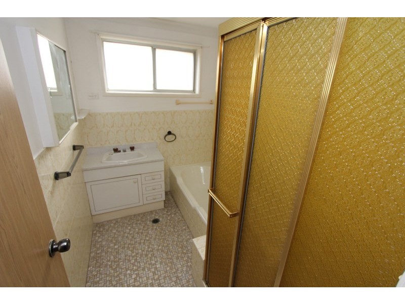 17 Berry Avenue, Green Point NSW 2251