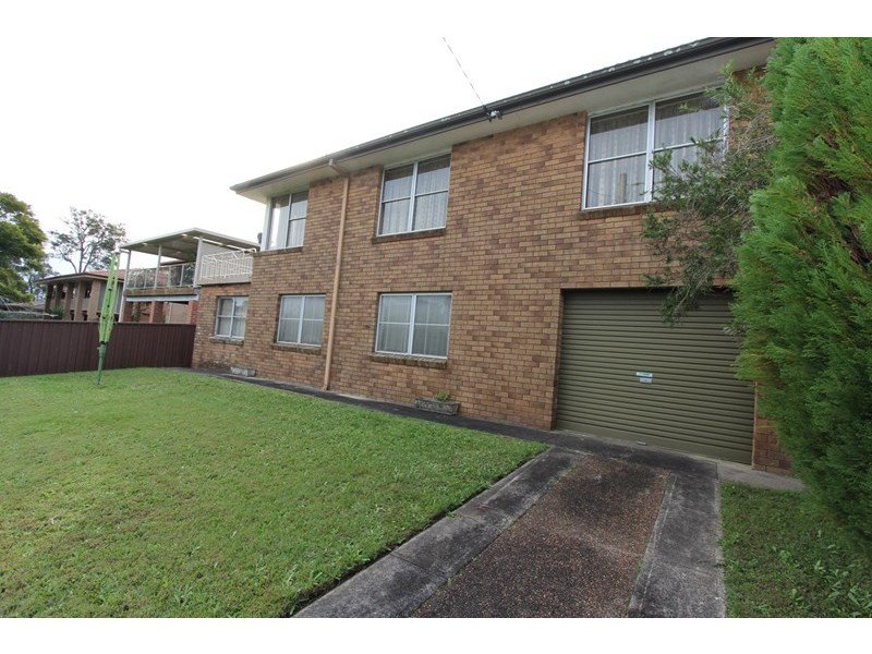 17 Berry Avenue, Green Point NSW 2251