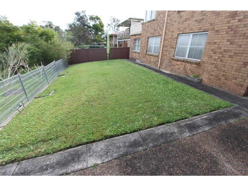 17 Berry Avenue, Green Point NSW 2251
