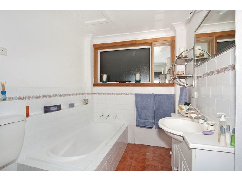 6 Lexington Parade, Green Point NSW 2251