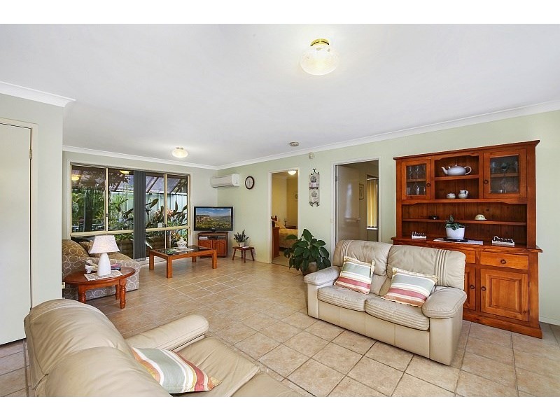 8 Merideth Place, Green Point NSW 2251